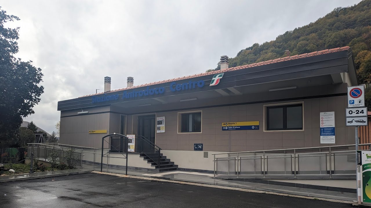 Treni alla stazione di Antrodoco Centro 