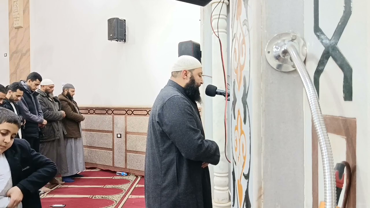 ماتيسرمن سورة هود وهو آخر فيديو تصوير للصلاة لفضيلة الشيخ محمد البيطار حفظه الله تعالى 