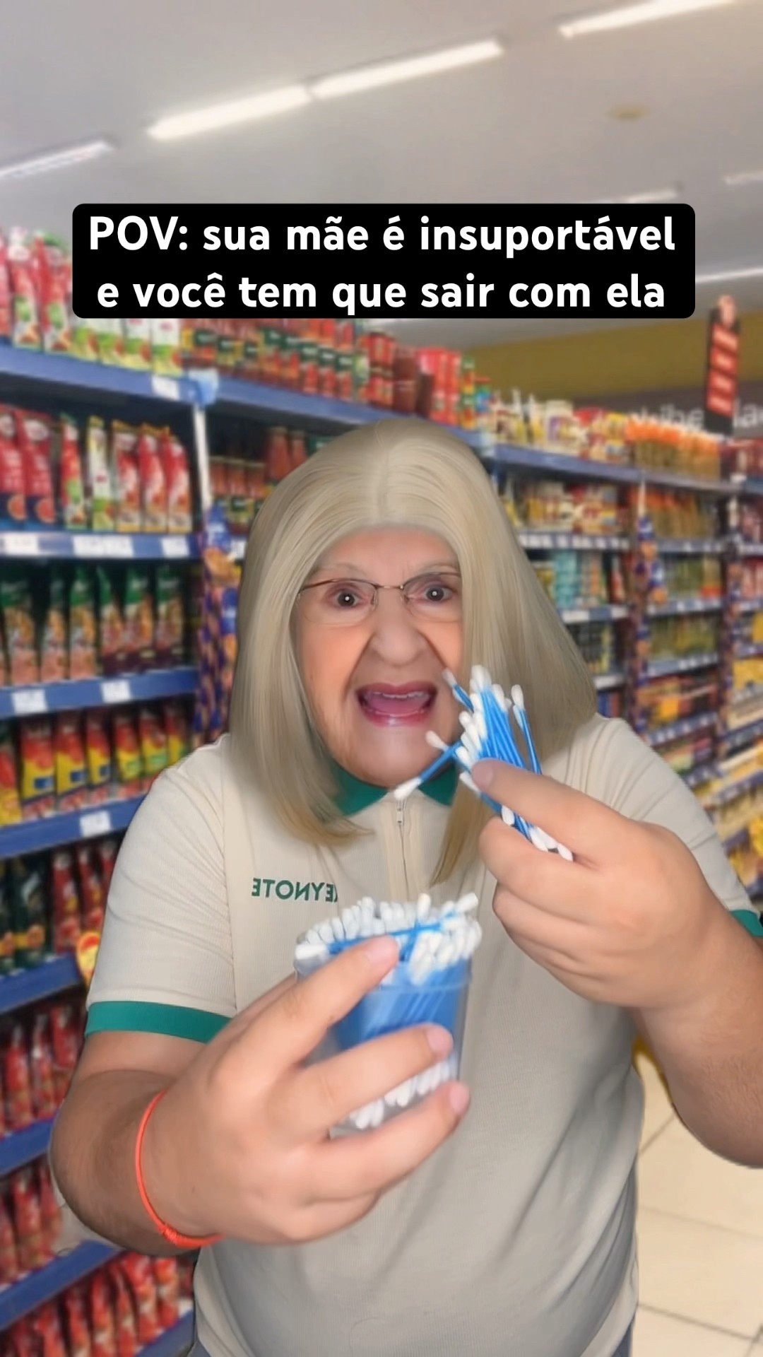 QUANDO SUA MÃE É INSUPORTÁVEL E VOCÊ TEM QUE SAIR COM ELA