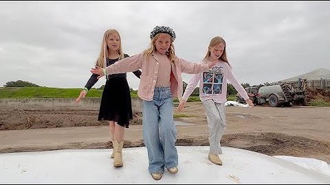 Lucilla en vriendinnen dansen op haar Liedje | Bellinga Short #1002