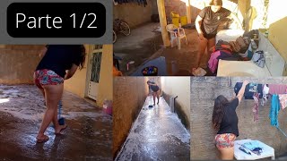 Lavando Muita Roupa E O Quintal. Rotina Diária .