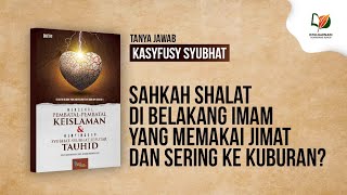 Sahkah Shalat di Belakang Imam yang Memakai Jimat dan Sering ke Kuburan?