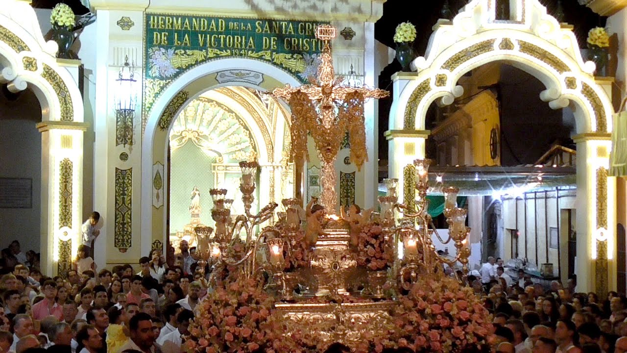 Entrada de la Santa Cruz de la Victoria de Cristo de Paterna del Campo