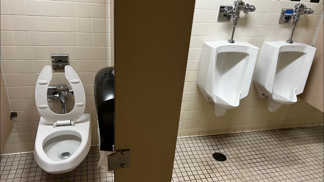 Kohler Bardon + Dexter Urinal & Kingston Toilet Flush @ KCC | Kapi ...