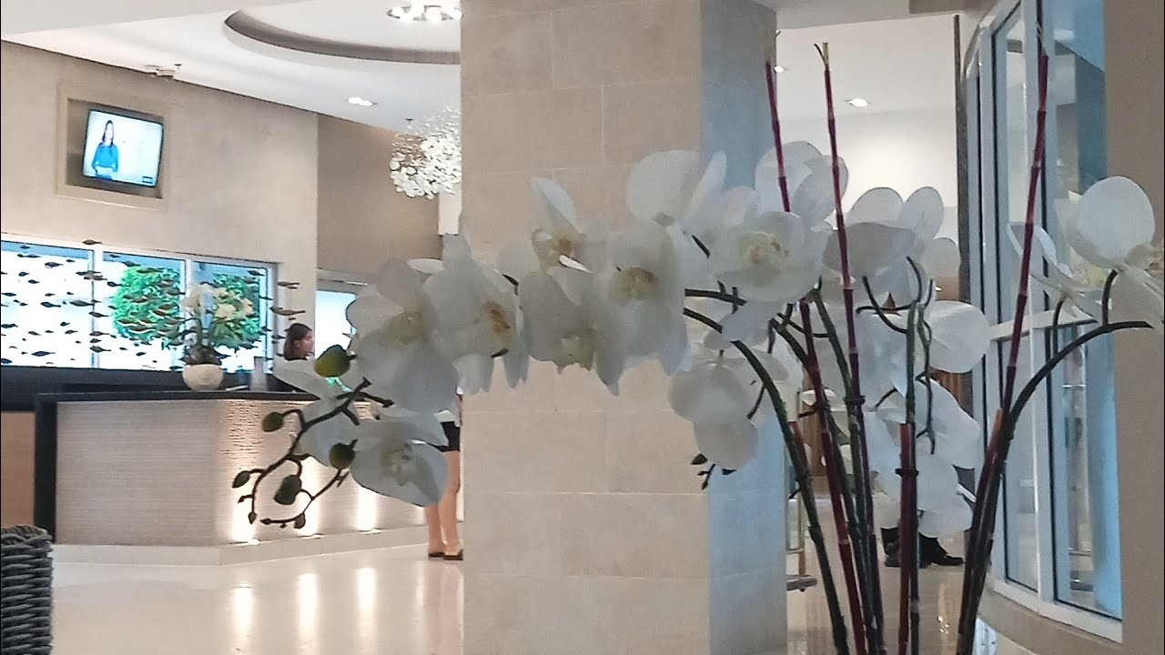 SEA Residences in front of MOA | AieSheNel