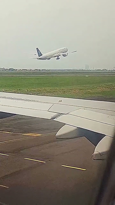 Detik-detik Pesawat Garuda Indonesia Lepas Landas. [Save Flight]