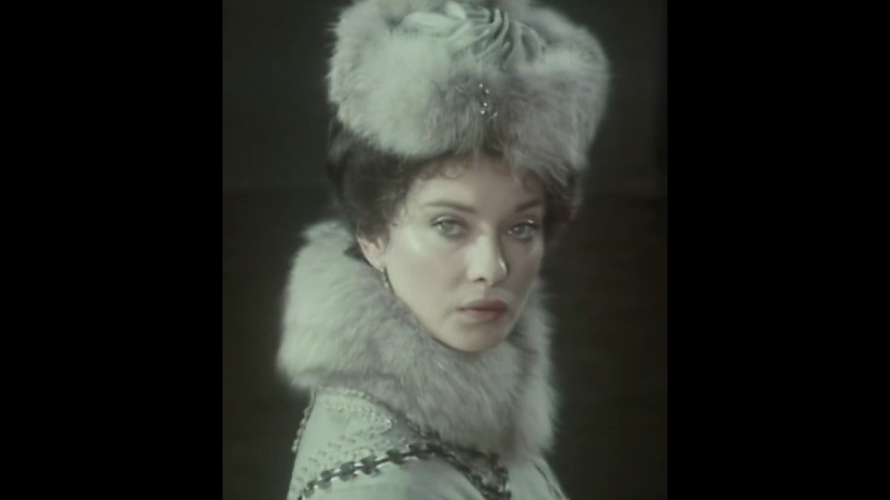 Anna Karenina (1977) - Fur Fashion Edit - FurGlamor.com #fashionedit #furcoat #furglamor #furhat