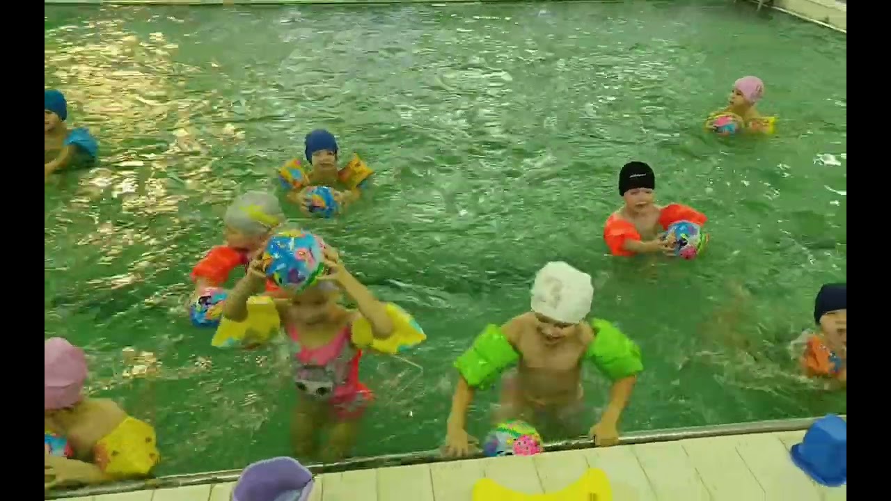 Занятие в бассейне 