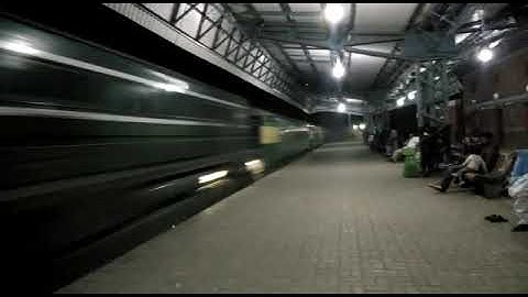 ZCU-30-6321 || 15Up Karachi Express || High Speedy Crossing @Tando Adam Railway Station