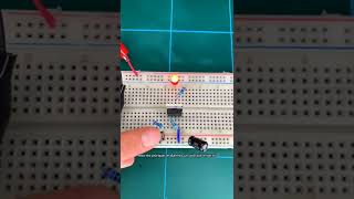 Dos circuitos hechos con #transistores MOSFET