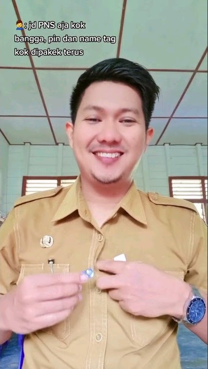 PNS Ganteng bangga pakai pin dan name tag