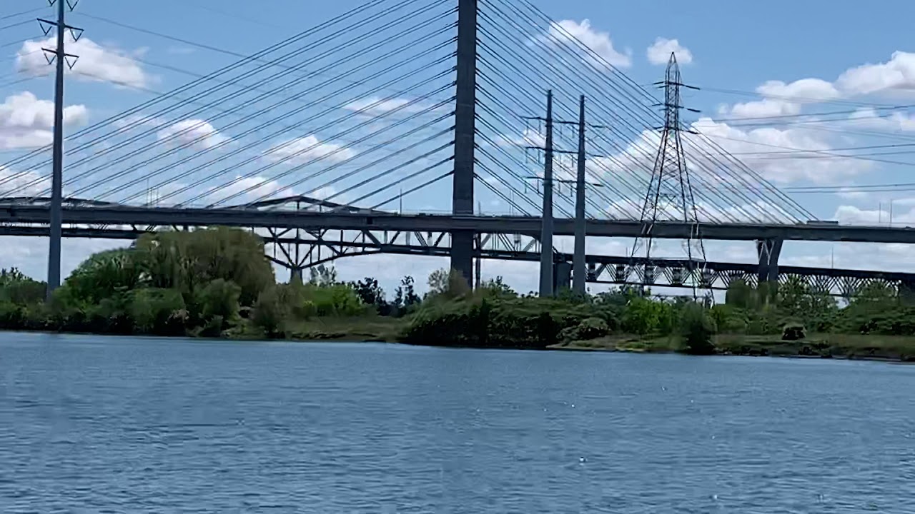 The river and the bridge Mail Champlain