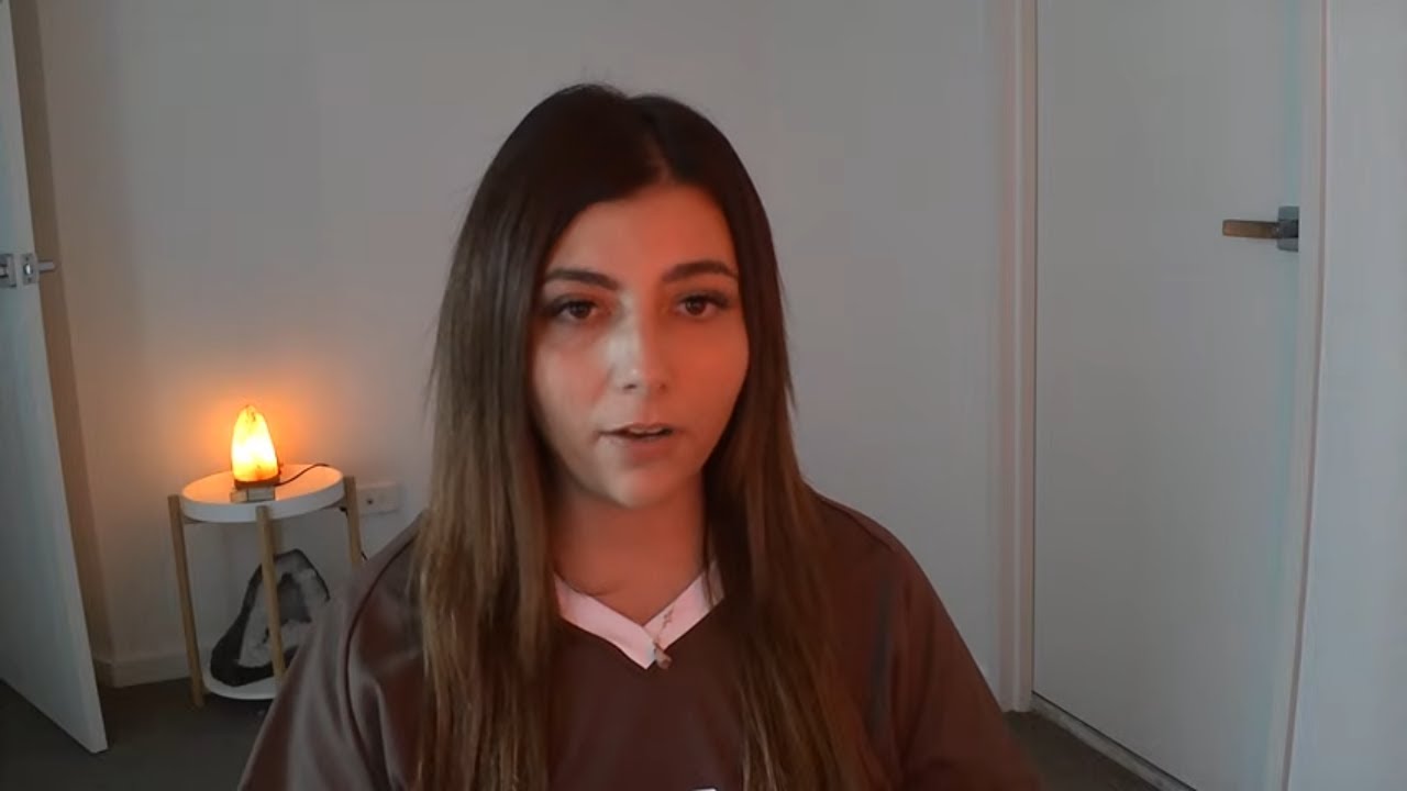 YOU GIVE OFF AN UNAPPROACHABLE VIBE THAT INTIMIDATES THE HECK OUT OF THIS PERSON😳✨