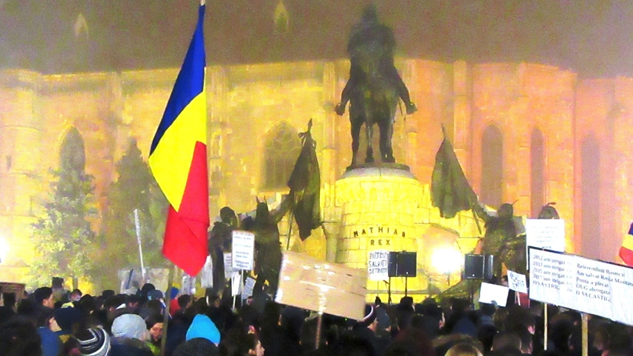 Romania Protests - National Anthem Chanted In Union Square - Cluj-Napoca