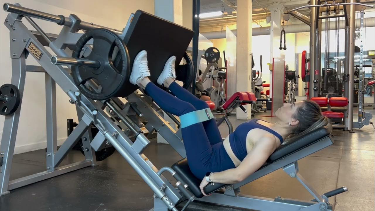 Leg Press 45 with Band Above the Knee/ Leg Press 45 com banda acima do