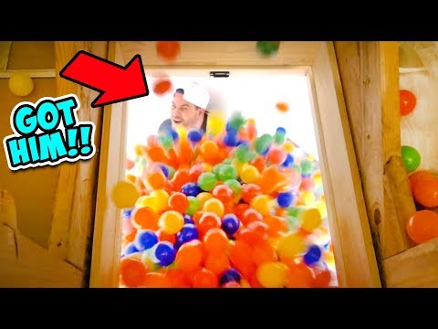 attic-ball-pit-prank!!-/-smellybellytv