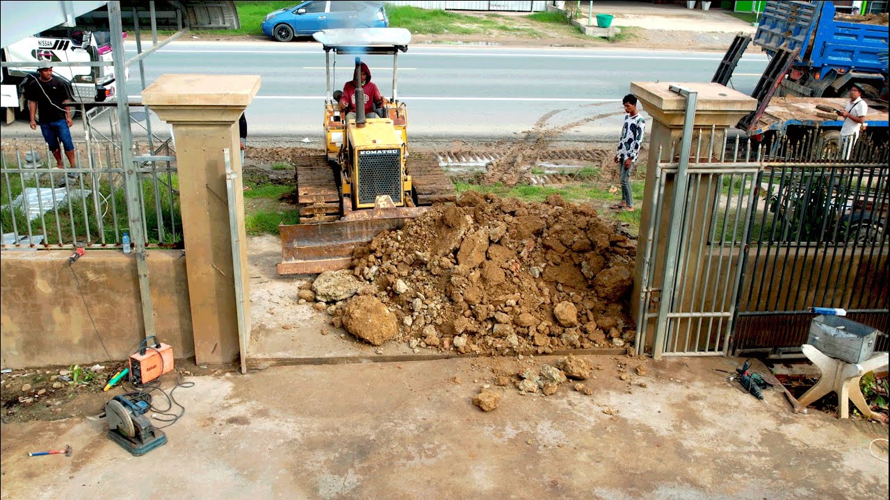 Excellent Process Build Entrance Gate By Bulldozer Push Soil & DumpTruck Dumping