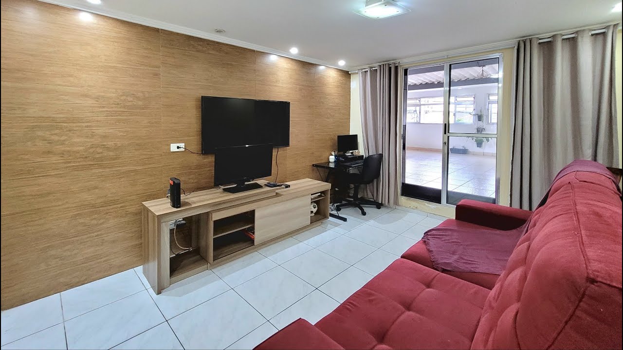 Casa com 03 dormitórios (2 suítes), terraço amplo c/churrasqueira e e 1 vaga ampla para carro e moto