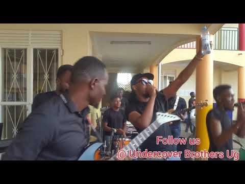 Madtraxx - Skamaress ft Redrepublik (Undercover Brothers Ug Live Cover)