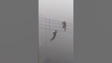 Công việc vất vả của anh thợ điện#shorts