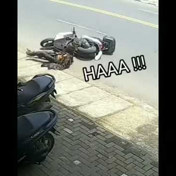 Story wa orang gila marah' ( lucu poool )