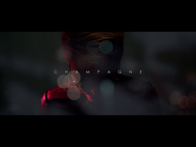 Regarder le vidéoclip de {trackName} par {artistName}