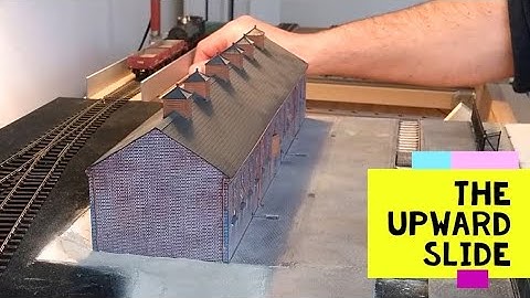 Two-level model railway traverser