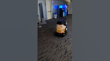 Robot Cleaning Phuket Airport 🇹🇭