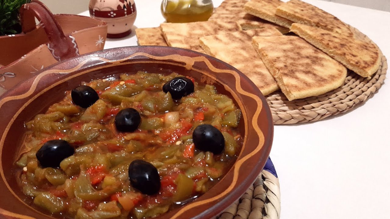 كسرة قبائلية جزائرية او اغروم لقبايل ڨاطو مع حميس او شليطة حارة Galette kabyle à la semoule