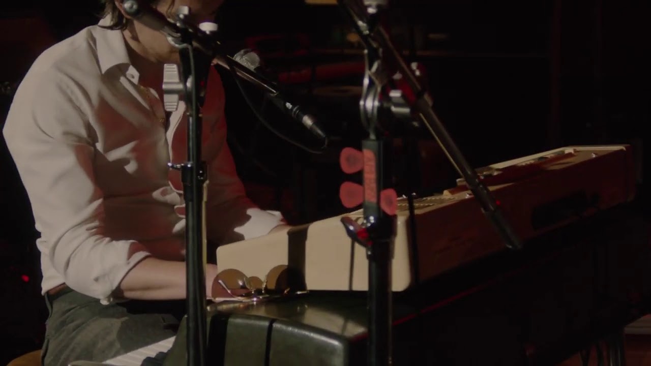 Arctic Monkeys covers Stephen Fretwell '' Electric Lady Studios 2018