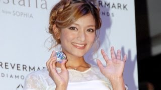 ローラ登場！　「フォーエバーマーク」新作ジュエリー発表会