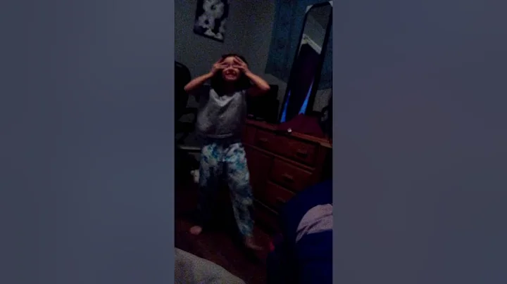 Girl can do the splits