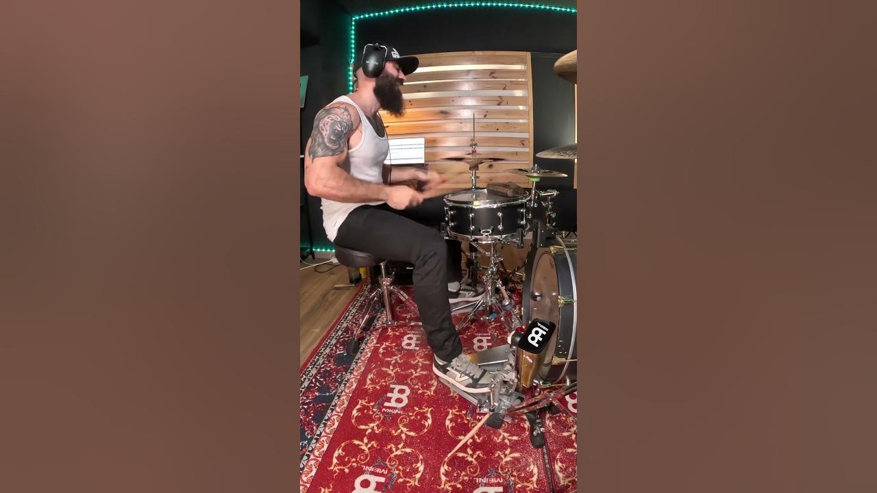 NO ONE CAN PLAY THIS GROOVE.