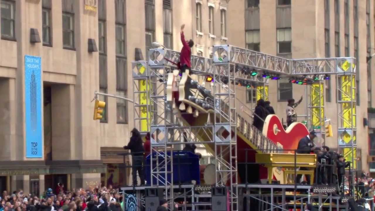 86th Macy's Thanksgiving Day parade 2012 part 3/24 - YouTube
