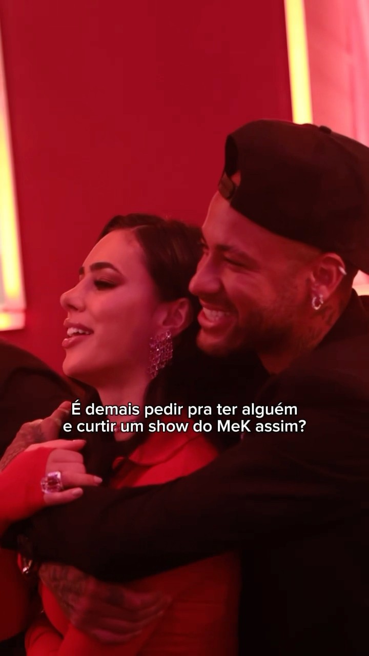 Só queria um amorzinho pra curtir um show nosso abraçadinho, não é? ?