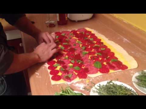 Vídeo: Como Fazer Pizza Roll