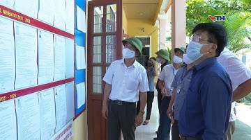 Đồng chí Chủ tịch UBND huyện Tuyên Hóa kiểm tra công tác chuẩn bị bầu cử