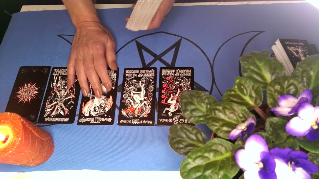 Карты гадальные таро. Гадания таро гороскоп. Астрология и таро. Расклад колесо года таро схема. Таро зодиака zodiac tarot.