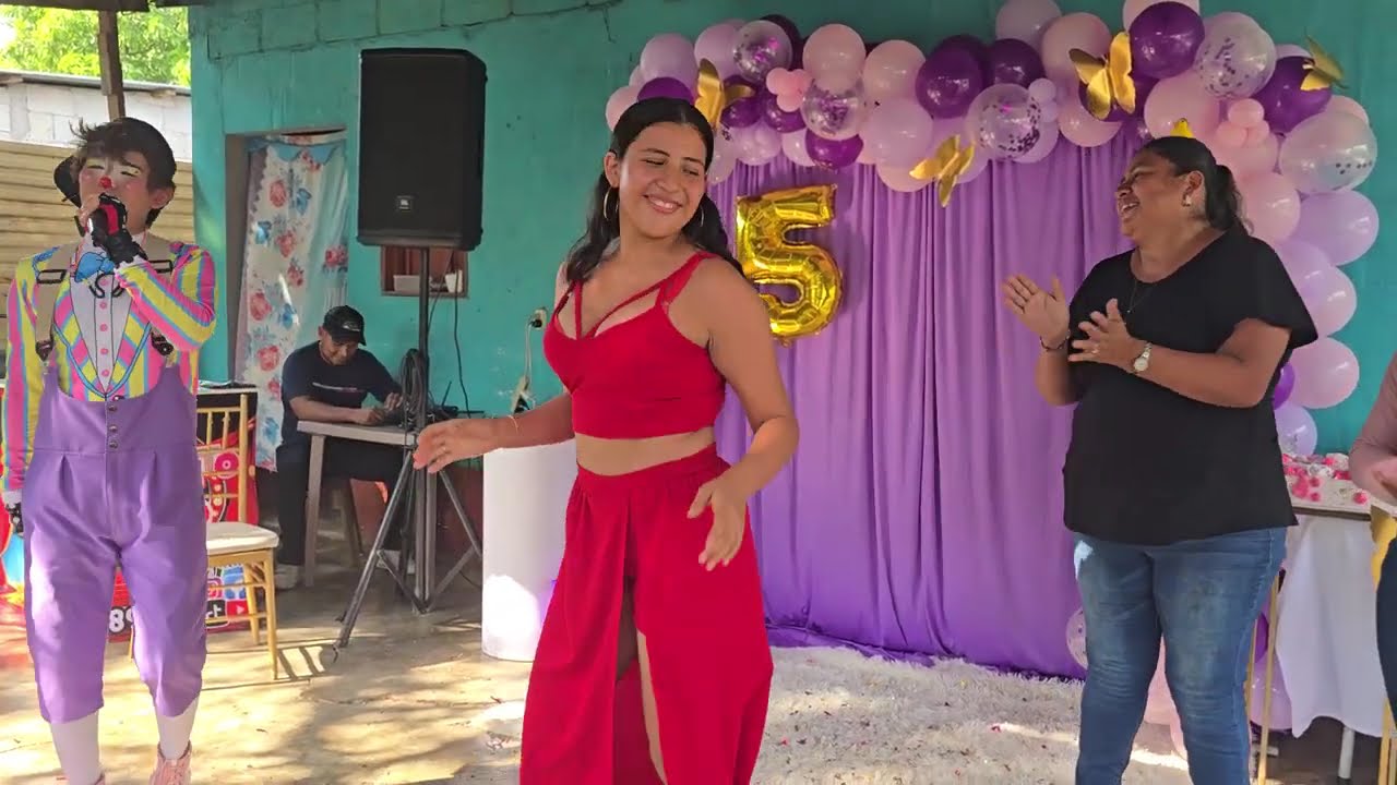 Tr3mendo Bailongo De Las Chicas Asi Movieron El Bote En Plena Fiesta de Angie 