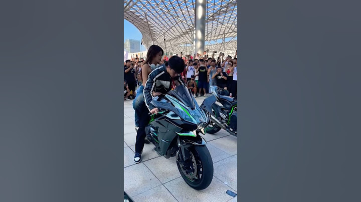 Kawasaki Ninja h2 #h2 public reaction #qute girl #engry girl #superbikelover #ytshorts #automobile.