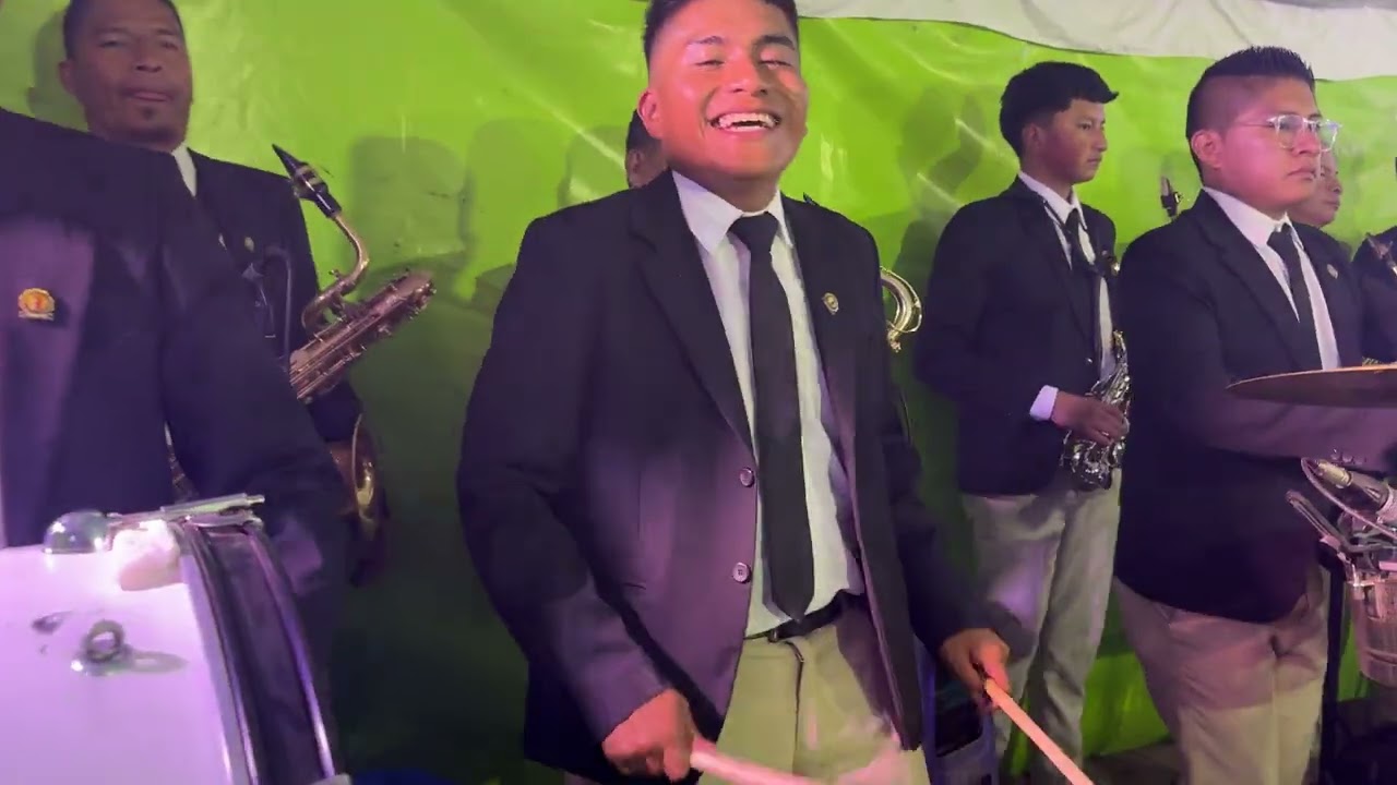 Banda Santa Marianita del Olivo - Mix Chulla Patita ( En vivo Cadena)