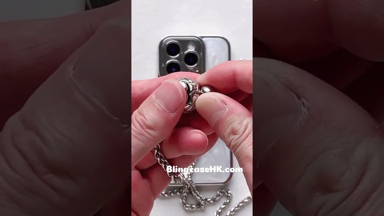 手工製作 │ 金屬背夾 彈弓夾 + 可調節斜孭背帶 (銀色 金色 黑色 3種顏色選擇) 滴膠水泥白 iPhone 手機殼
