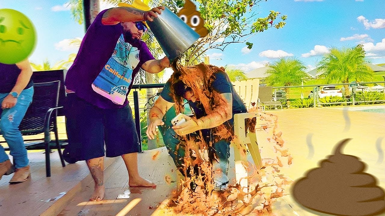 JOGUEI BOSTA DE CAVALO NA CARA DO LÉO !!!