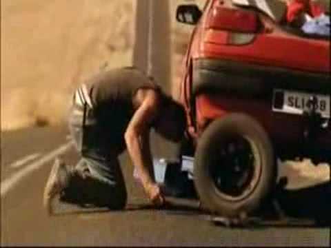 Goodyear: Trocar um pneu pode ser periogoso