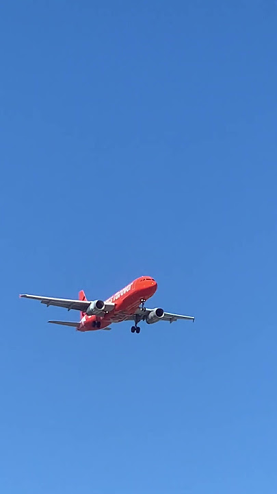 Jetstar (10th anniversary livery) close up landing #airplane #aviation #airport #jetstar #teamjet