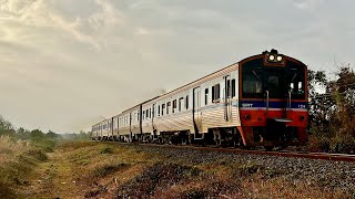 ขบวนรถด่วนที่ 71 .NKF 1254 ผ่านจุดตัดทางรถไฟบ้านตะโก