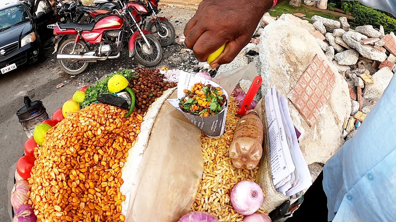 Try This Yummy Evening Snack on Tank Bund | Bhel Puri | Hyderabad Street Food | Bhel Mixture | Street Food Zone