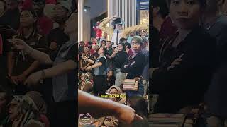 Download Lagu Mat Saleh jadi suka lagu jiwang...Bila Cinta Di Dusta ...Bob Sentuhan di Bukit Bintang Kuala Lumpur MP3