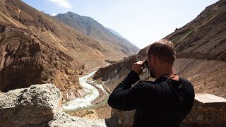 Unsurfed Afghanistan Official Trailer | Garage Entertainment
Filmed in 3 continents, Unsurfed Afghanistan is a documentary film that follows Afridun’s journey back to his home country with the help of some river surfers to find surfable waves and bring a drop of joy to the people there.
Visit our website
http://www.garageentertainment.com.au/
Follow us on Twitter
https://twitter.com/TheGarageFilms
Like us on Facebook
https://www.facebook.com/GarageEntertainmentFilms
Follow us on Instagram
http://www.instagram.com/garagefilms Unsurfed Afghanistan Official Trailer | Garage Entertainment