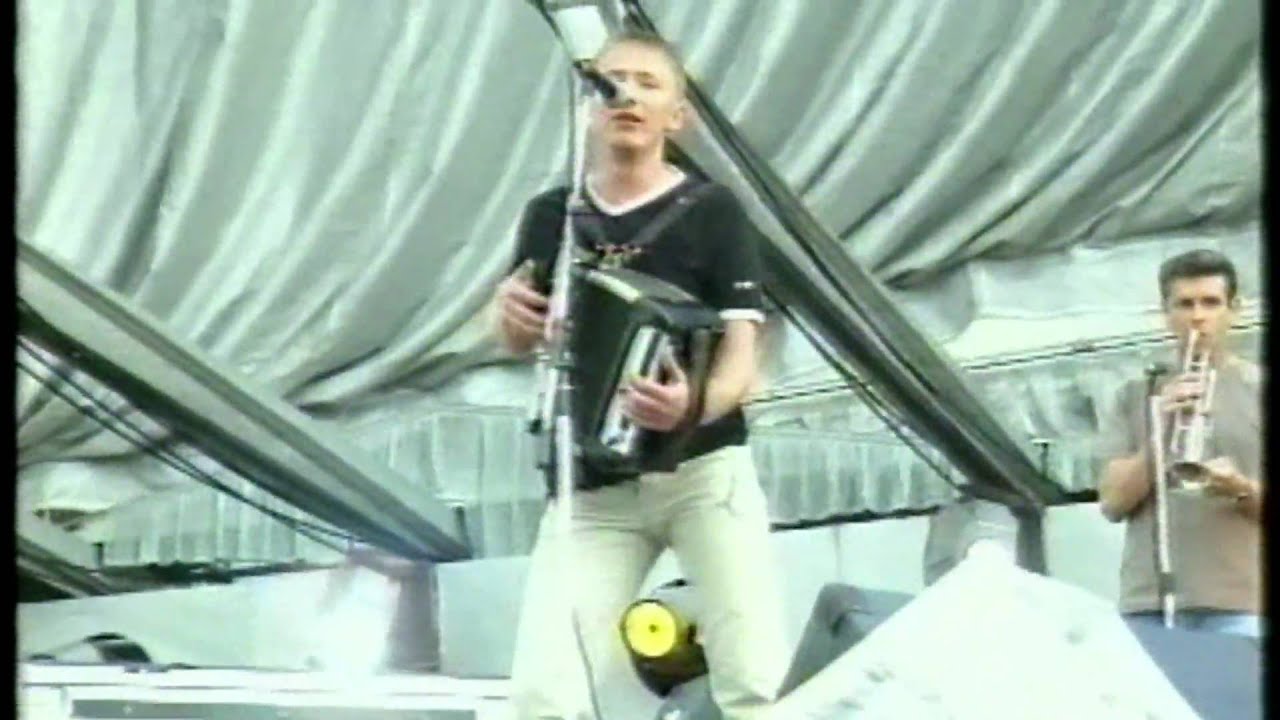 Tonton Rowwen Hèze: Dansen di YouTube Tonton Rowwen Hèze: Dansen di YouTube